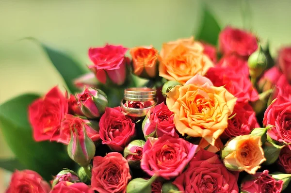 Gros plan sur les fleurs de mariage — Photo
