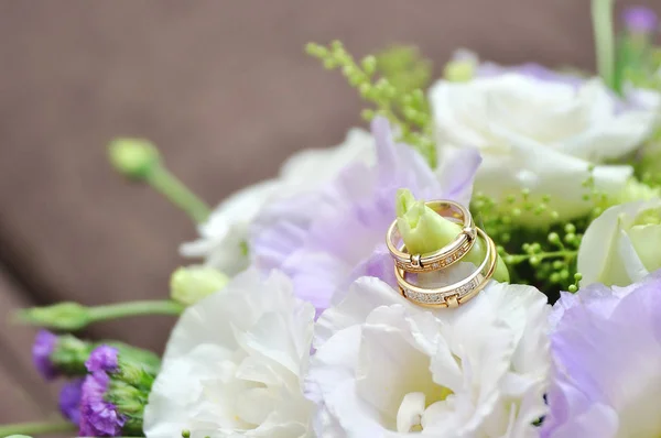 Close-up of wedding rings — Stock Photo, Image