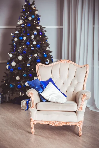 Imagen Chimenea Árbol Navidad Decorado Con Regalo — Foto de Stock