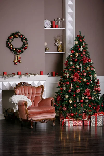 Imagen Chimenea Árbol Navidad Decorado Con Regalo — Foto de Stock