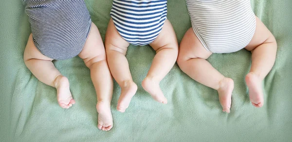 Newborn Triplets Lie Stomach Blanket — Stock Photo, Image