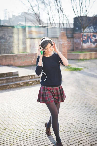 Girl listening music with headphones — Stock Photo, Image