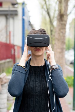 3B görüntüleyici kullanarak iş kadını