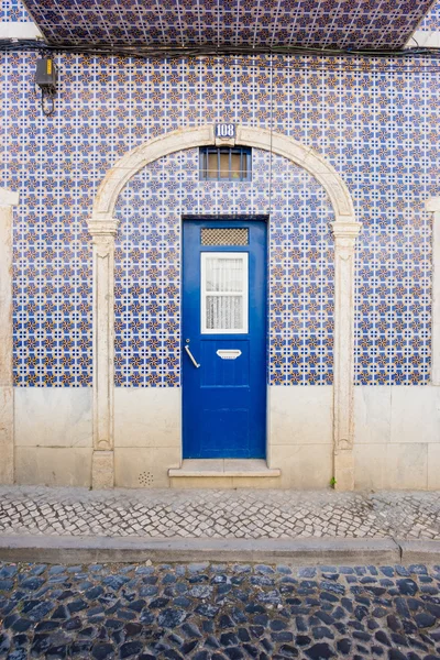 Entrada de casa na parede em Portugal — Fotografia de Stock