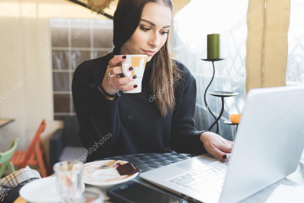 woman in bar working with laptop