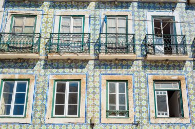 Lizbon renkli bina