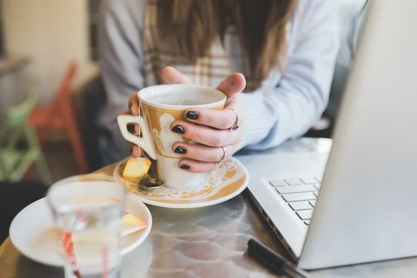 Woman holding a mug of hot tea — 스톡 사진