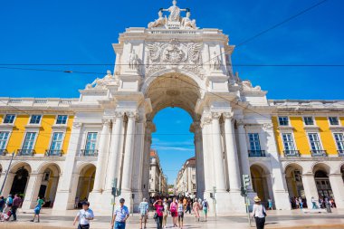 Praça yapmak commercio güneşli bir günde