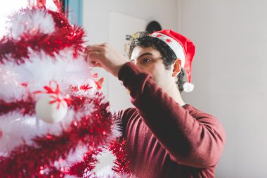 adam dekorasyon Noel ağacı