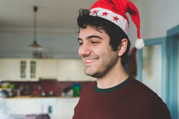 Uomo con cappello di Babbo Natale — Foto Stock