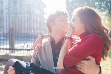 Açık eğleniyor aşık Çift