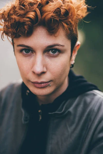 Redhead woman looking at camera — Stock Photo, Image