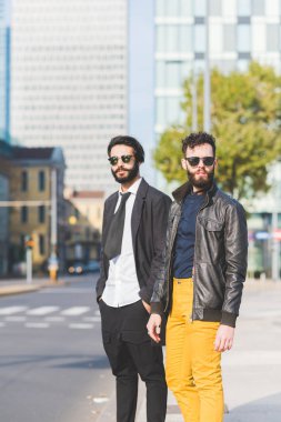 şehirde poz işadamı