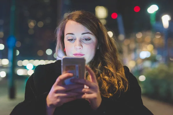 Dva Mladé Krásné Studentské Krytý Bar Skleničku Při Studiu Relaxační — Stock fotografie