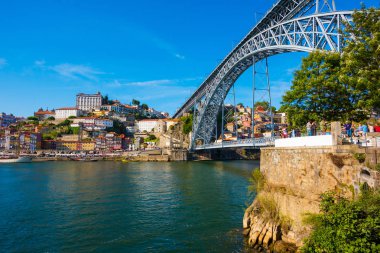Porto ile ünlü köprü Dom Louis