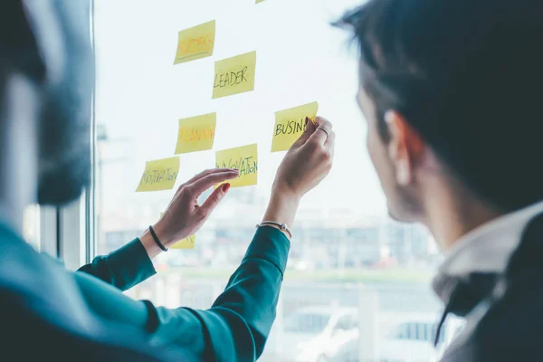 Geschäftsleute bei einem Meeting — Stockfoto