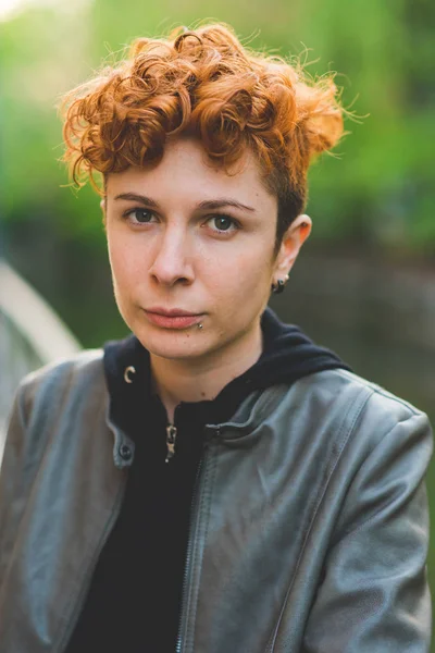 Redhead woman looking pensive — Stock Photo, Image