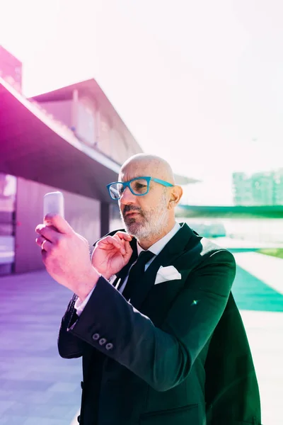 Businessman taking picture — Stock Photo, Image
