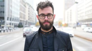 adam kamera seyir ve gülümseyen City