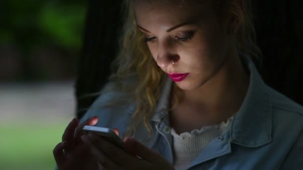 Woman using smartphone at night — Stock Video