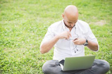 işadamı uzaktan çalışma oturma açık 