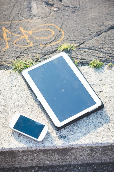Smartphone and tablet isolated — Stock Photo, Image