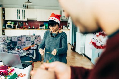 Noel hediyesi kaydırma Çift 