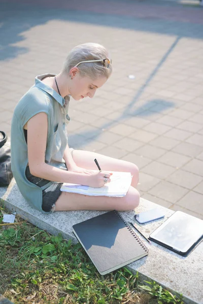 Young Woman Outdoor Sitting Bench Writing Creative People Student Everyday — Stock Photo, Image