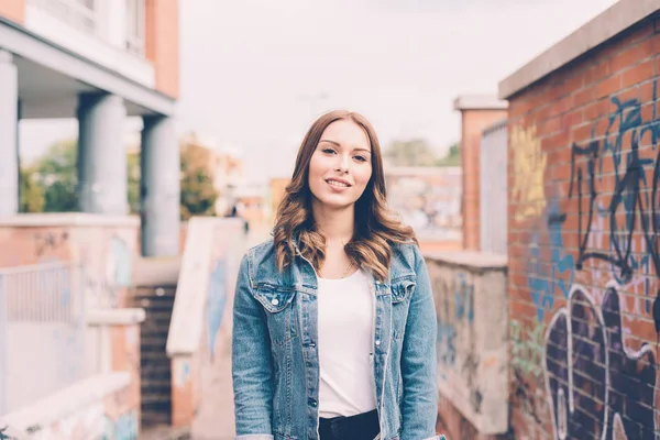 Portrait Young Woman Outdoor Looking Camera Smiling Happiness Serene Customer — Stock Photo, Image