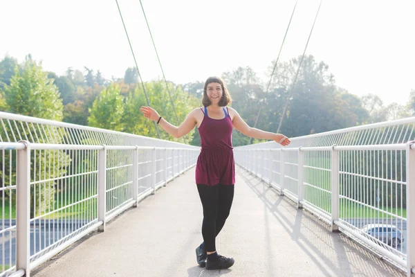 Young Woman Standing Bridge Looking Camera — Stock Photo, Image