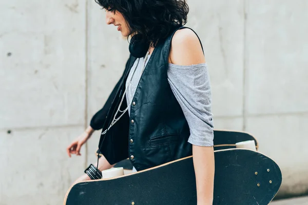 Midsection Young Woman Holding Skateboard Walking Outdoor — Stock Photo, Image