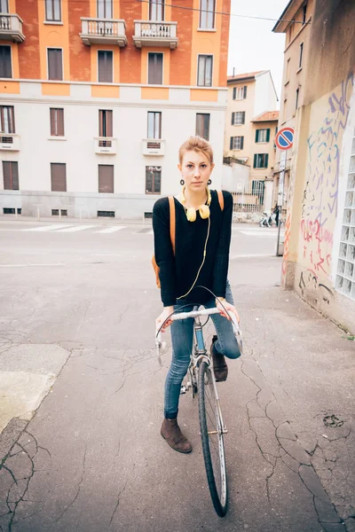 Jeune Belle Femme Vélo Plein Air — Photo