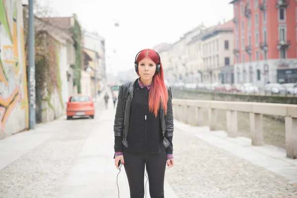 Young Redhead Woman Venezuelan Listening Music Looking Camera Headphones — Stock Photo, Image