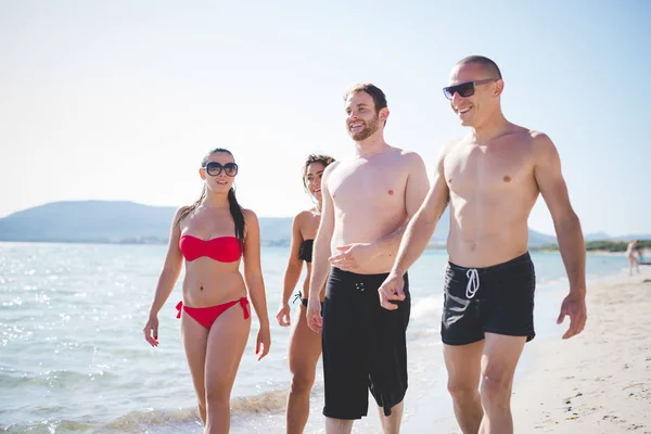 Group Friends Millennials Walking Seashore Chatting — Stock Photo, Image