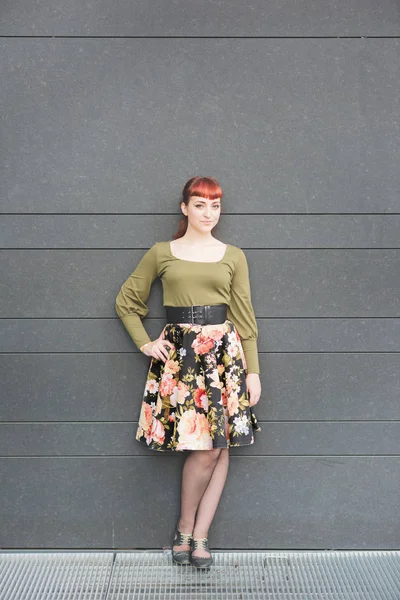 Young Redhead Woman Outdoor Posing Looking Camera — Stock Photo, Image