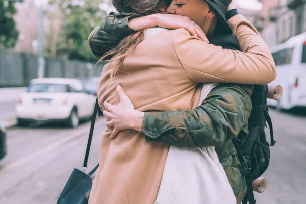 Kadın Lezbiyen Çift Açık Havada Birbirlerine Sarılıyorlar Lişki Mutluluk Aşk — Stok fotoğraf