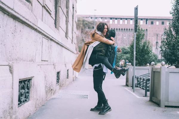 Two Young Caucasian Girlfriends Outdoor Hugging Intimacy Friendship Relationship Concept — Stock Photo, Image