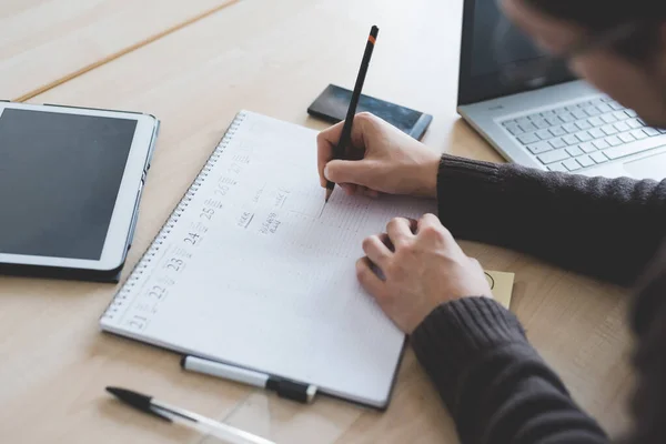 Primer Plano Irreconocible Hombre Negocios Escritura Mano Agenda Planificación Estrategia — Foto de Stock