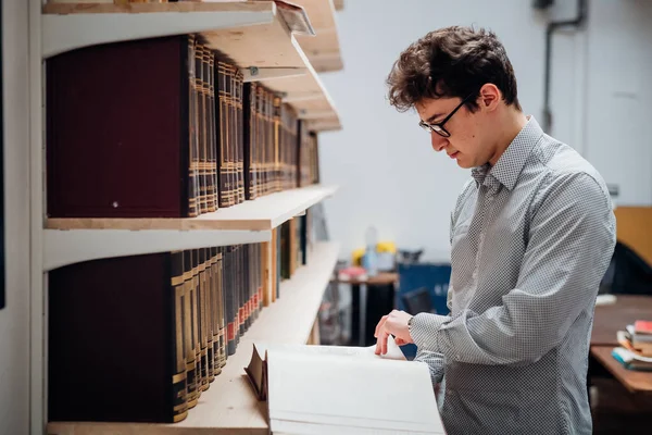 Young Caucasian Man Indoor Library Reading Book Knowledge Learning Education — Stock Photo, Image
