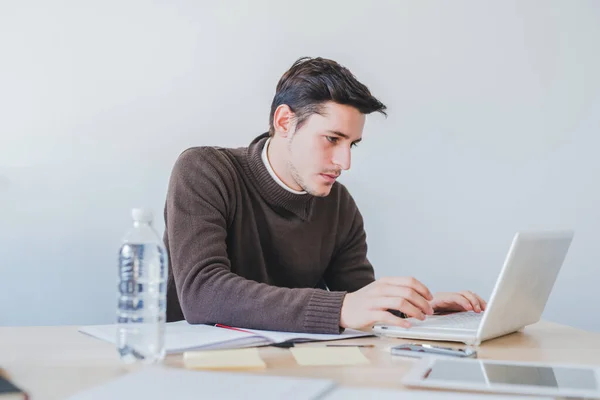 Young Handsome Caucasian Man Indoors Working Using Computer Business Confidence — Stock Photo, Image