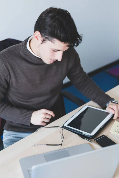 Young Caucasian Businessman Indoor Using Tablet Computer Business Working Multitasking — Stock Photo, Image