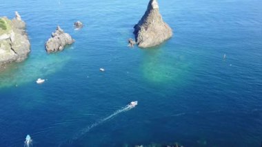 Acitrezza, Tepegöz Riviera, lachea Adası Sicilya'nın havadan görünümü