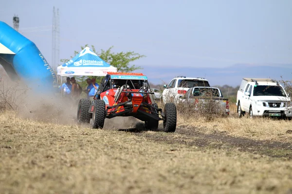 Kırmızı Aceco ralli araba yarış başında hız — Stok fotoğraf