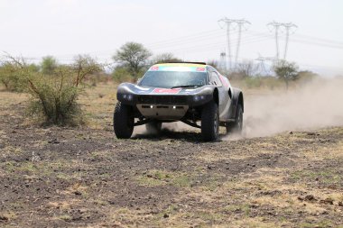 Önden Görünüm yakın çekim siyah Cr-2 ralli araba yarış