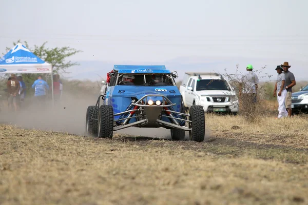 Mavi Zarco ralli araba Önden Görünüm hızlandırmak — Stok fotoğraf