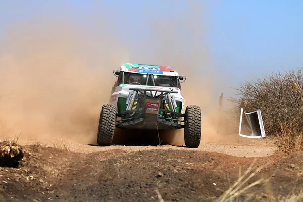 Front view close-up of white Bat rally car pull away at road cro — Stock Photo, Image