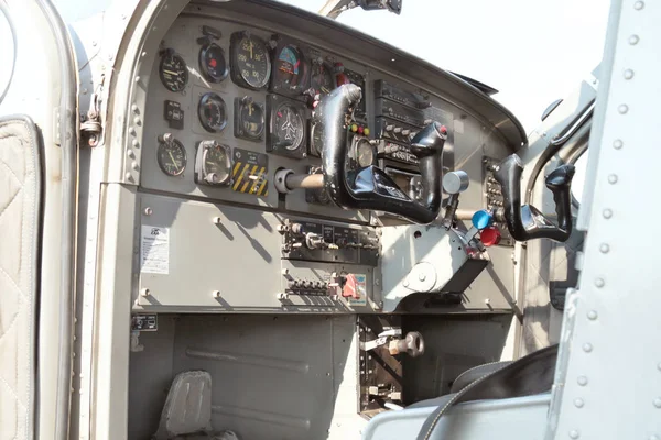 Vue du cockpit d'une turbine Atlas Angel X328 spécialement équipée — Photo
