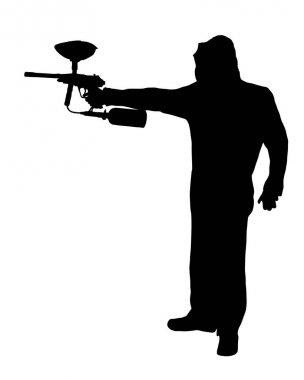 Yan profil siluet yükseltilmiş silah paintball oyuncu 