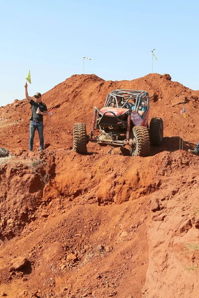 Marshall ile yükseltilmiş bayrak araba Zamanlayıcıyı başlatmak hazır gösteren fo — Stok fotoğraf