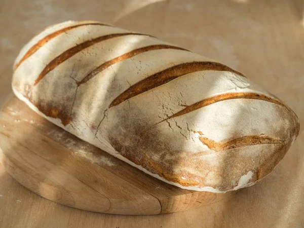 Blick Auf Einen Frisch Gebackenen Laib Brot — Stockfoto